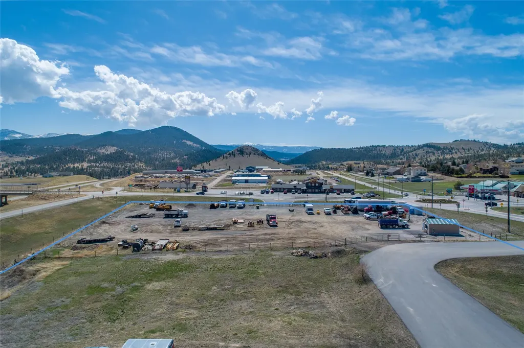 1196 Mt Highway 282 Clancy MT 59634