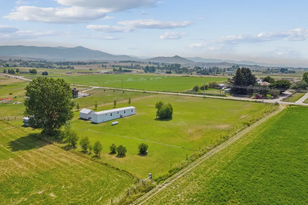 714 Bailey Lane Corvallis MT 59828