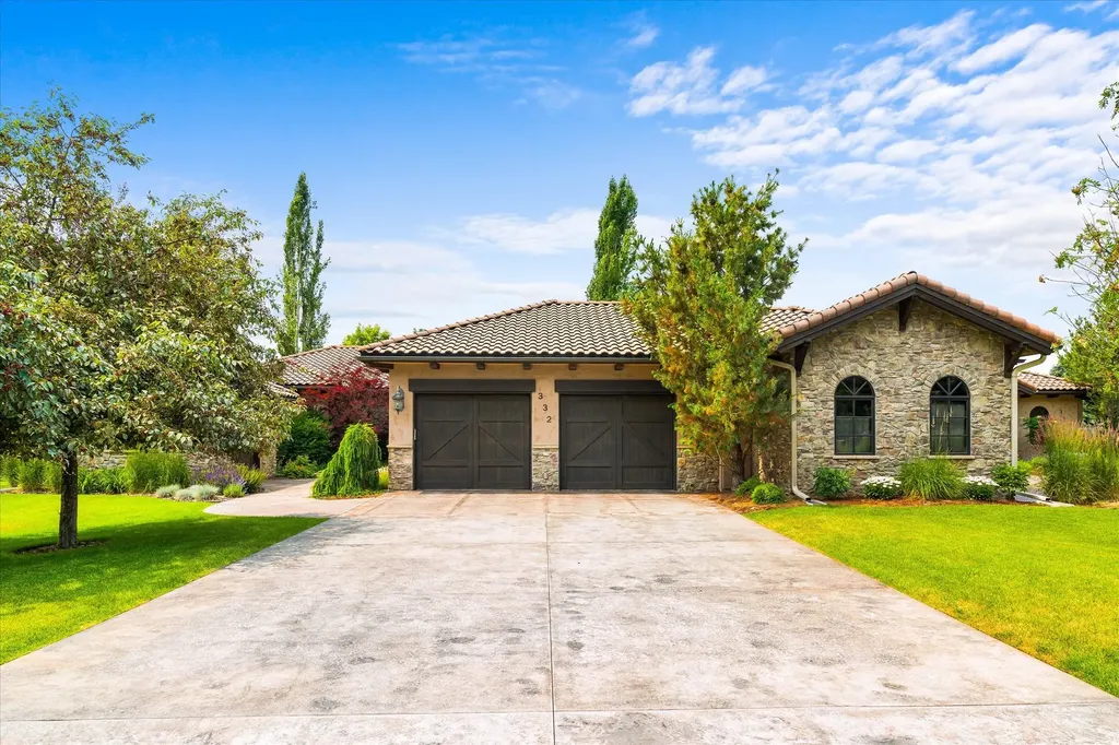 332 Chapman Lane Bigfork MT 59911