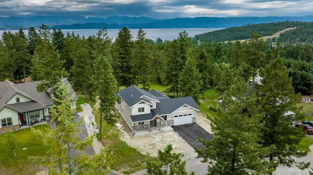 292 Spurwing Loop Lakeside MT 59922