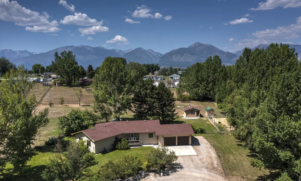 133 Berry Court Corvallis MT 59828