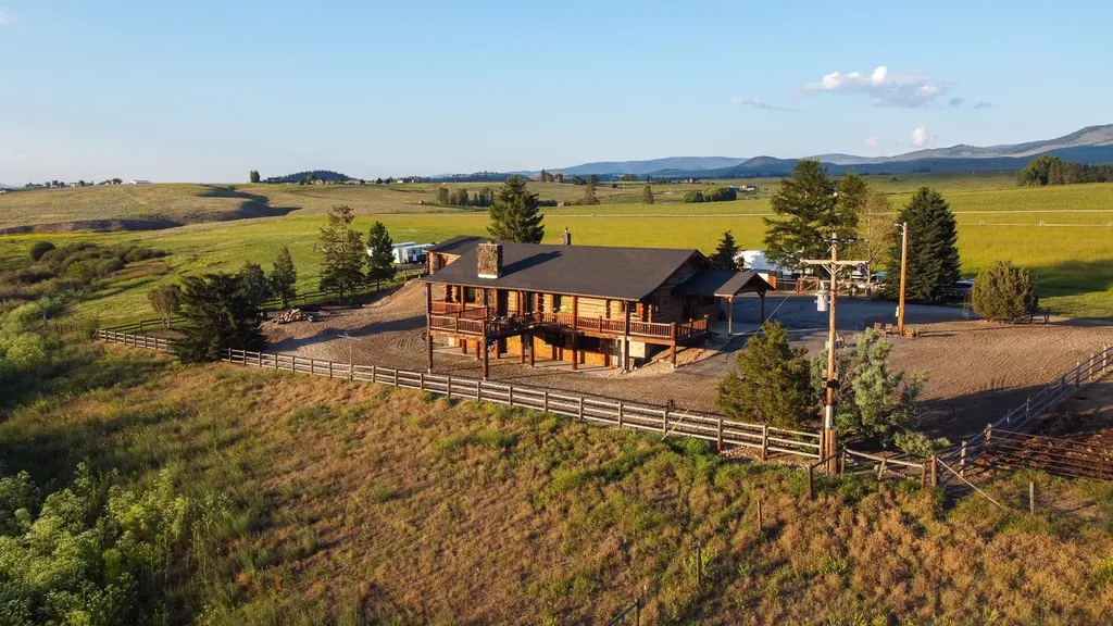 2035 View Lane Corvallis MT 59828