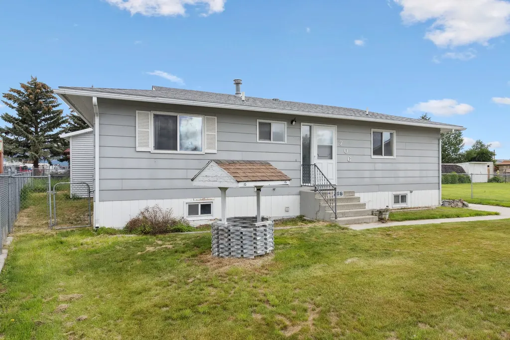 706 Washington Street Deer Lodge MT 59722