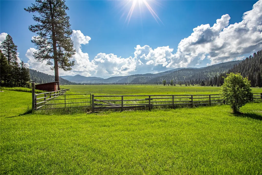 2546 E Fork Road Sula MT 59871