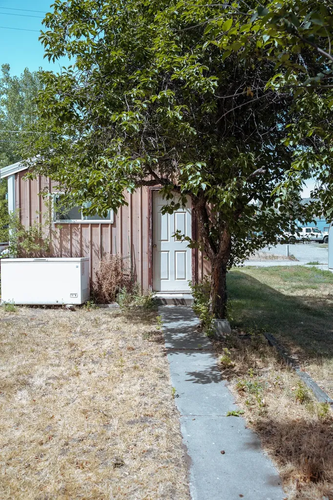 17 Front Street N Cascade MT 59421