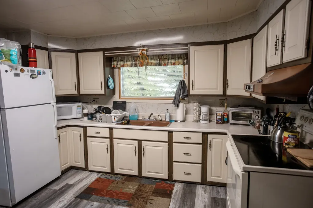 17 Front Street N Cascade MT 59421