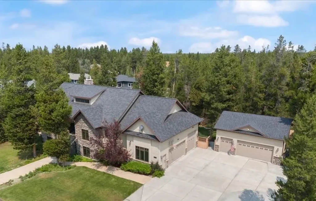 517 Cascade Avenue West Yellowstone MT 59758