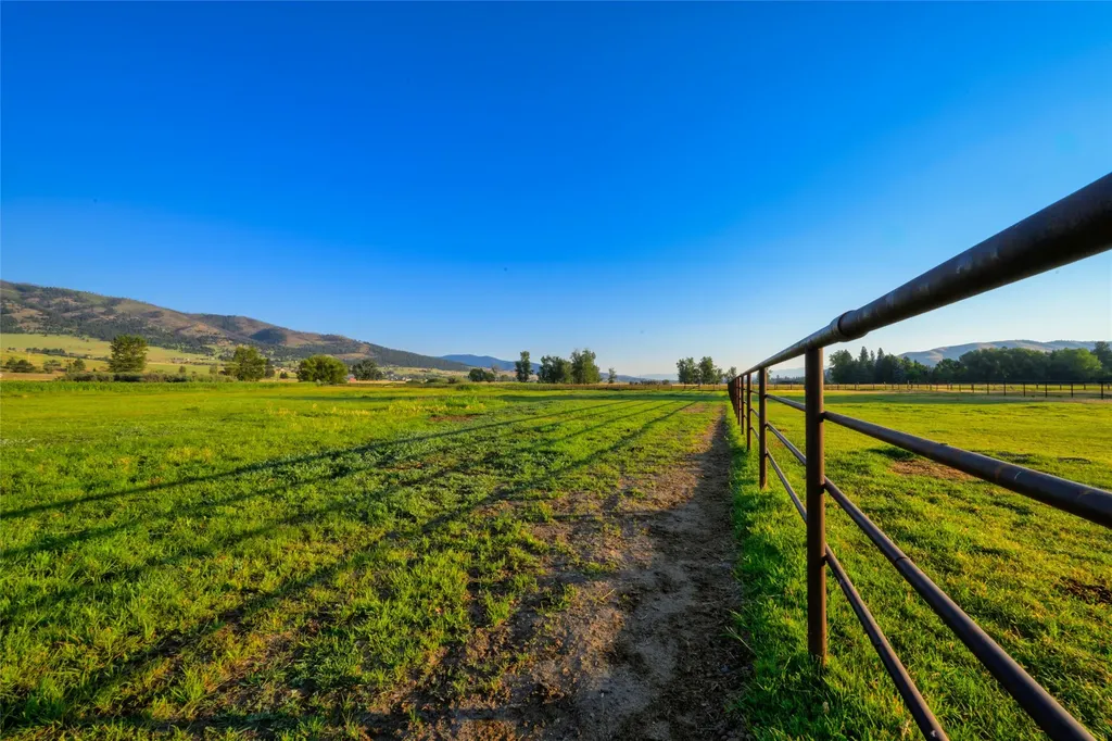 5228 Gardner Lane Florence MT 59833