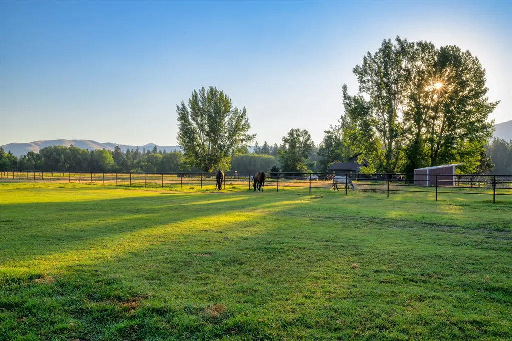 5228 Gardner Lane Florence MT 59833