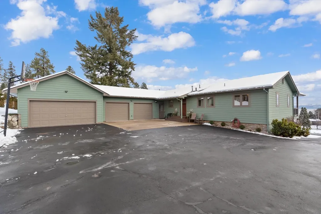 140 Aurora Drive Lakeside MT 59922