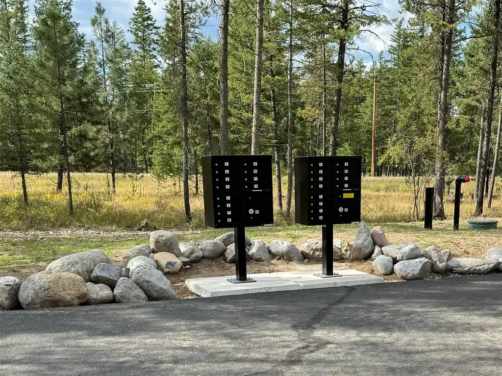 18 Red Owl Road Bigfork MT 59911