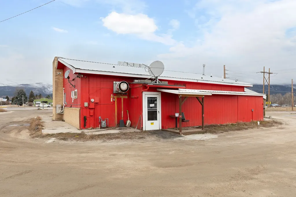 2420 Railroad Avenue Victor MT 59875