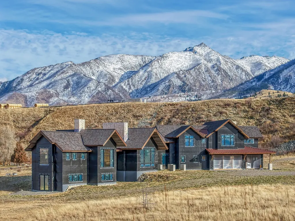 54 Rocky Hollow Trail Livingston MT 59047