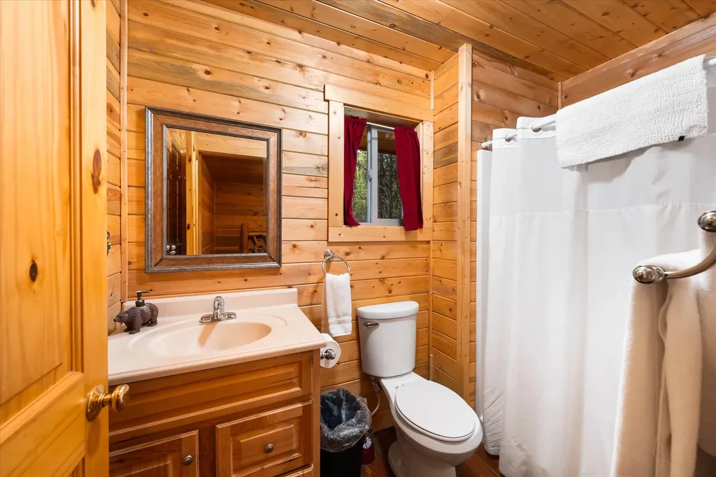 9670 North Fork Road Polebridge MT 59928