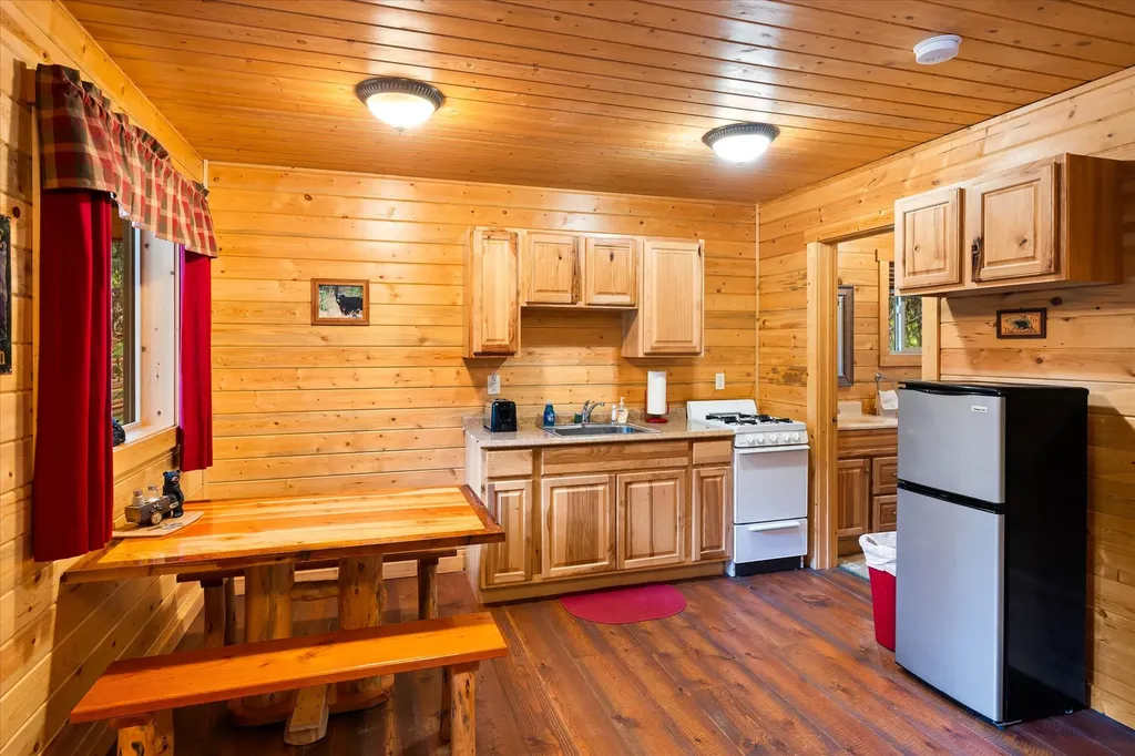 9670 North Fork Road Polebridge MT 59928