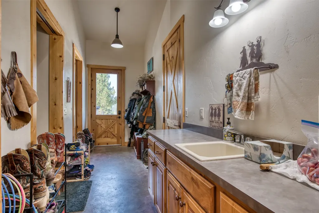 406 Chief Joseph Trail Darby MT 59829