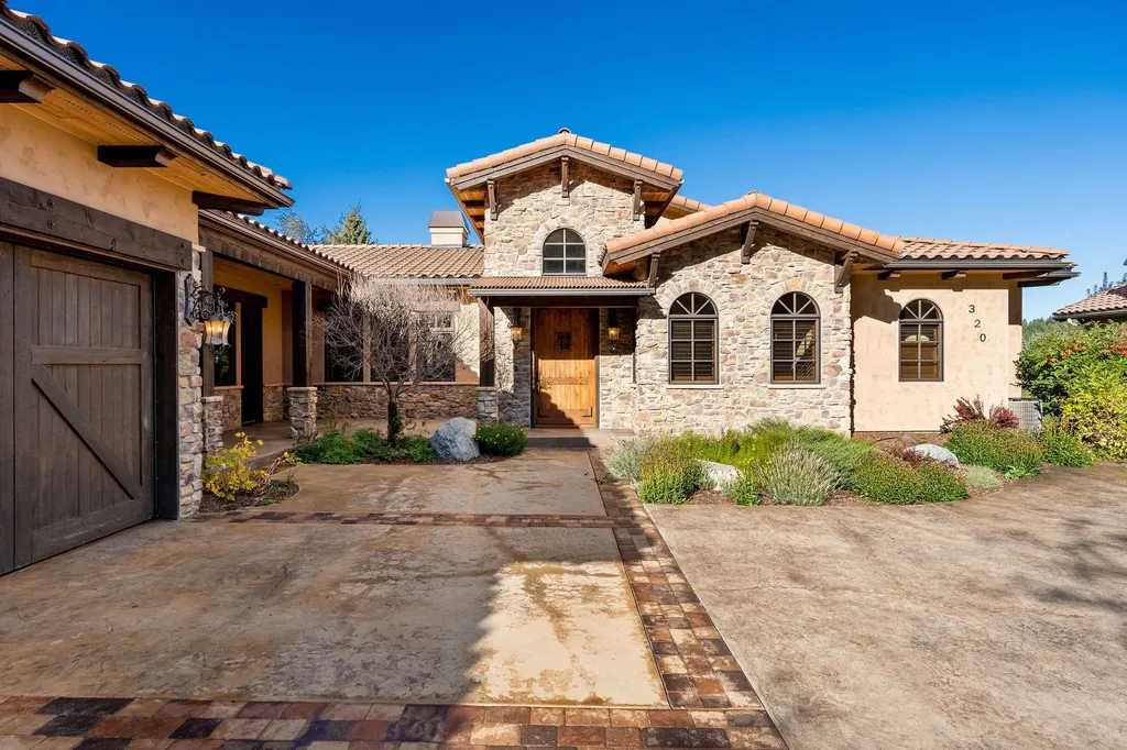 320 Chapman Lane Bigfork MT 59911