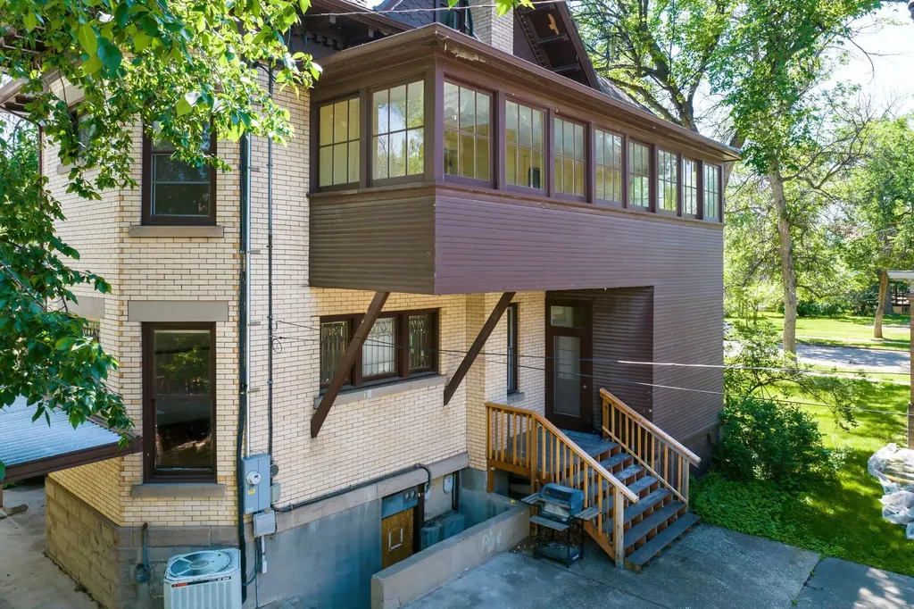 207 3rd Avenue N Great Falls MT 59401