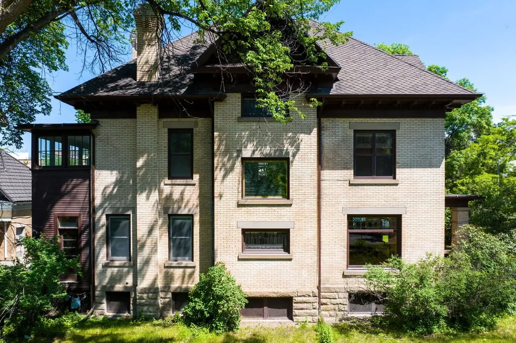 207 3rd Avenue N Great Falls MT 59401
