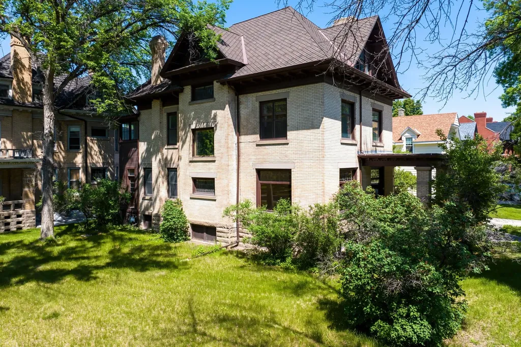 207 3rd Avenue N Great Falls MT 59401