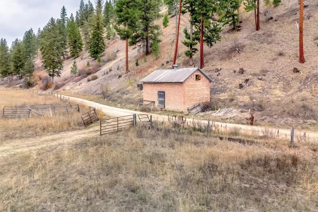 Nhn Hwy 10 E Clinton MT 59825