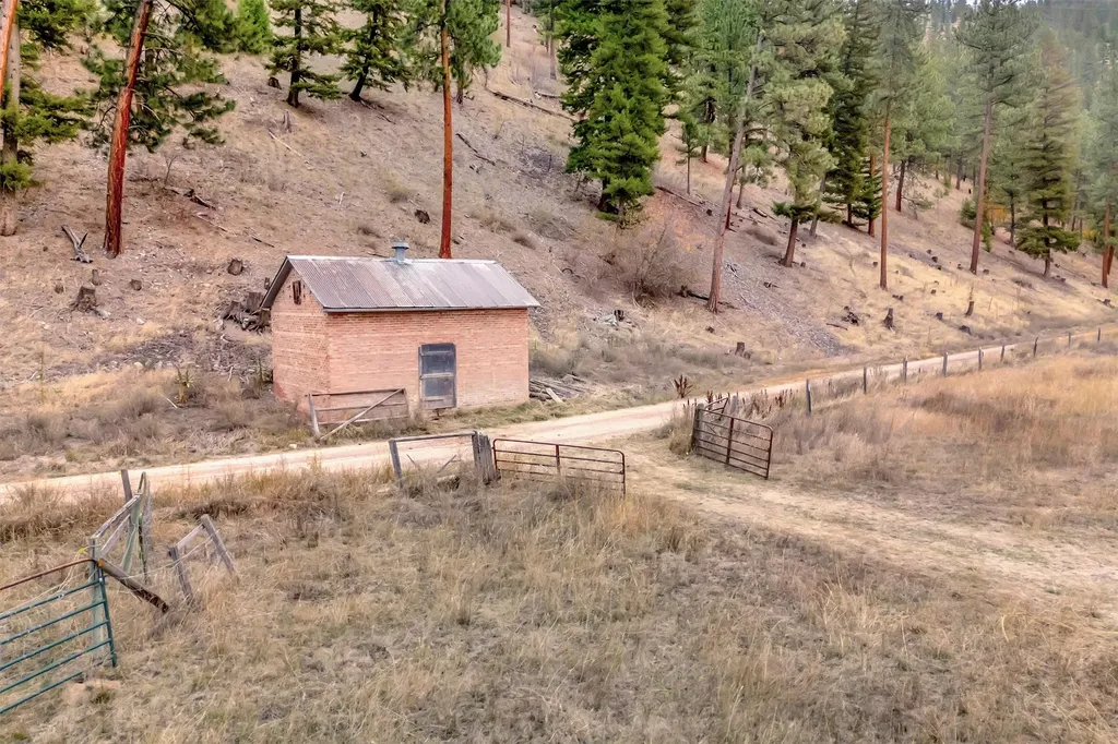 Nhn Hwy 10 E Clinton MT 59825