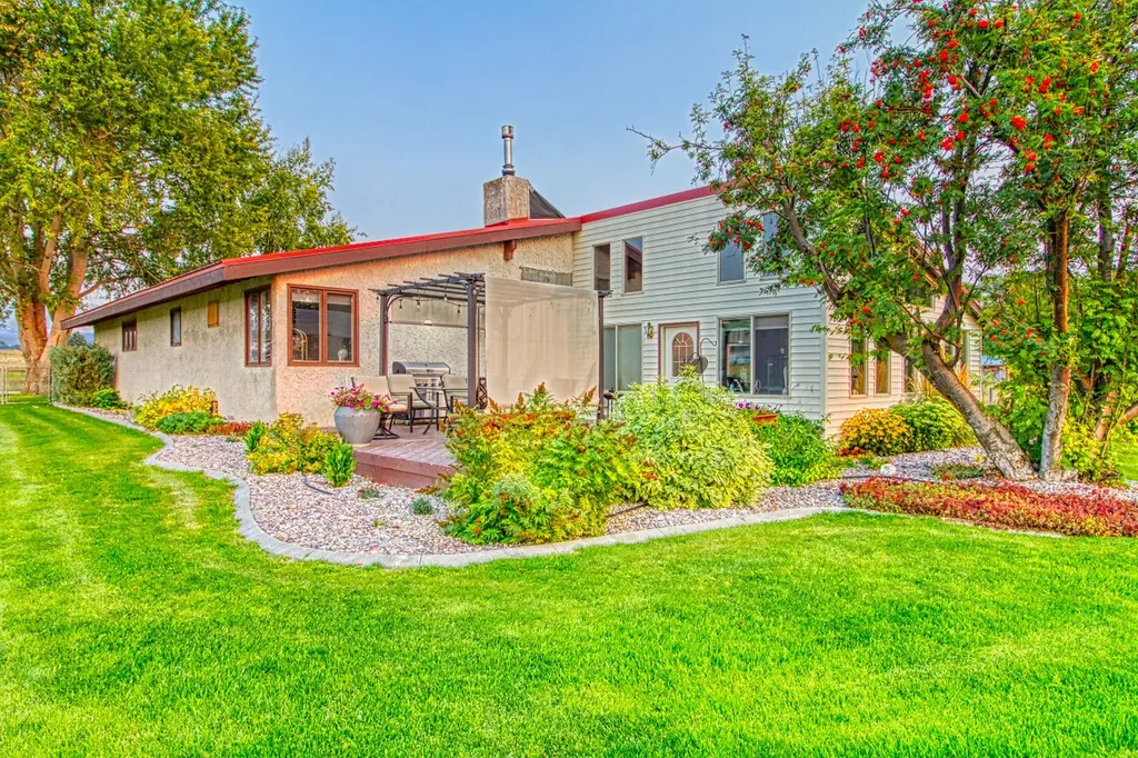 1235 Arrow Horse Lane Corvallis MT 59828