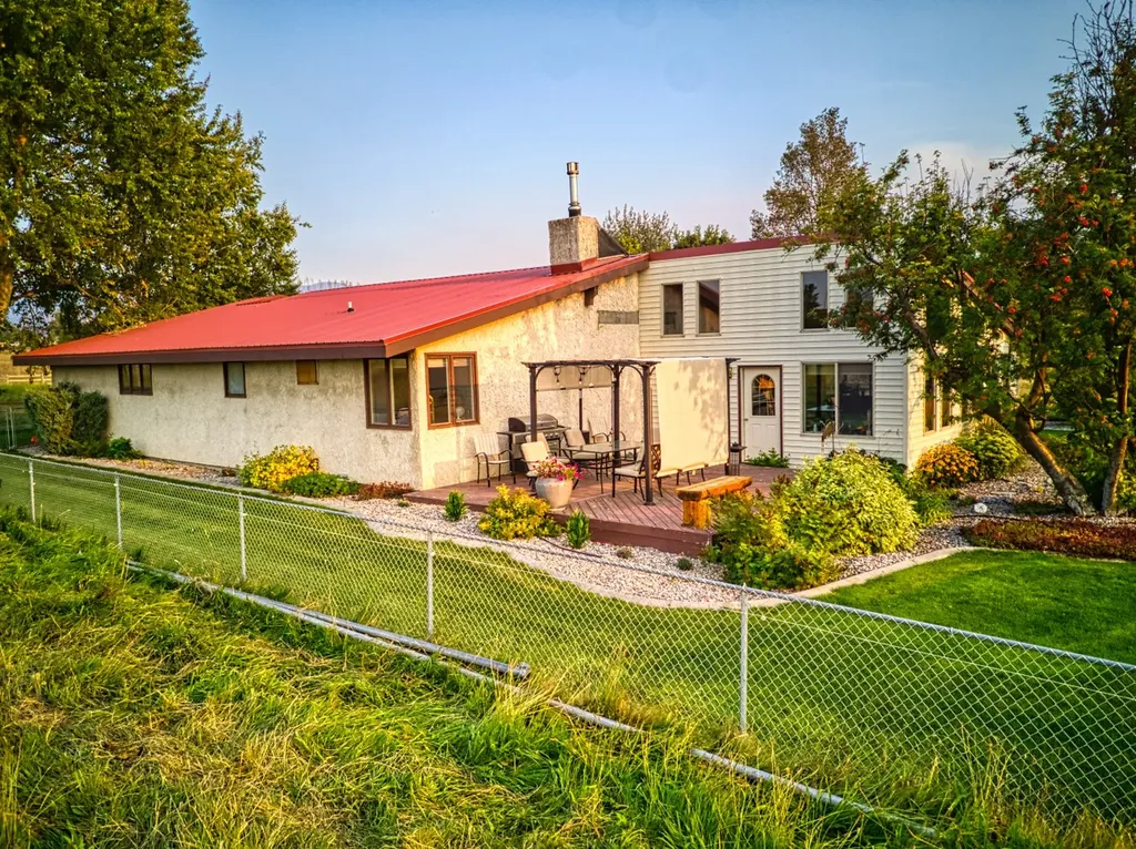 1235 Arrow Horse Lane Corvallis MT 59828