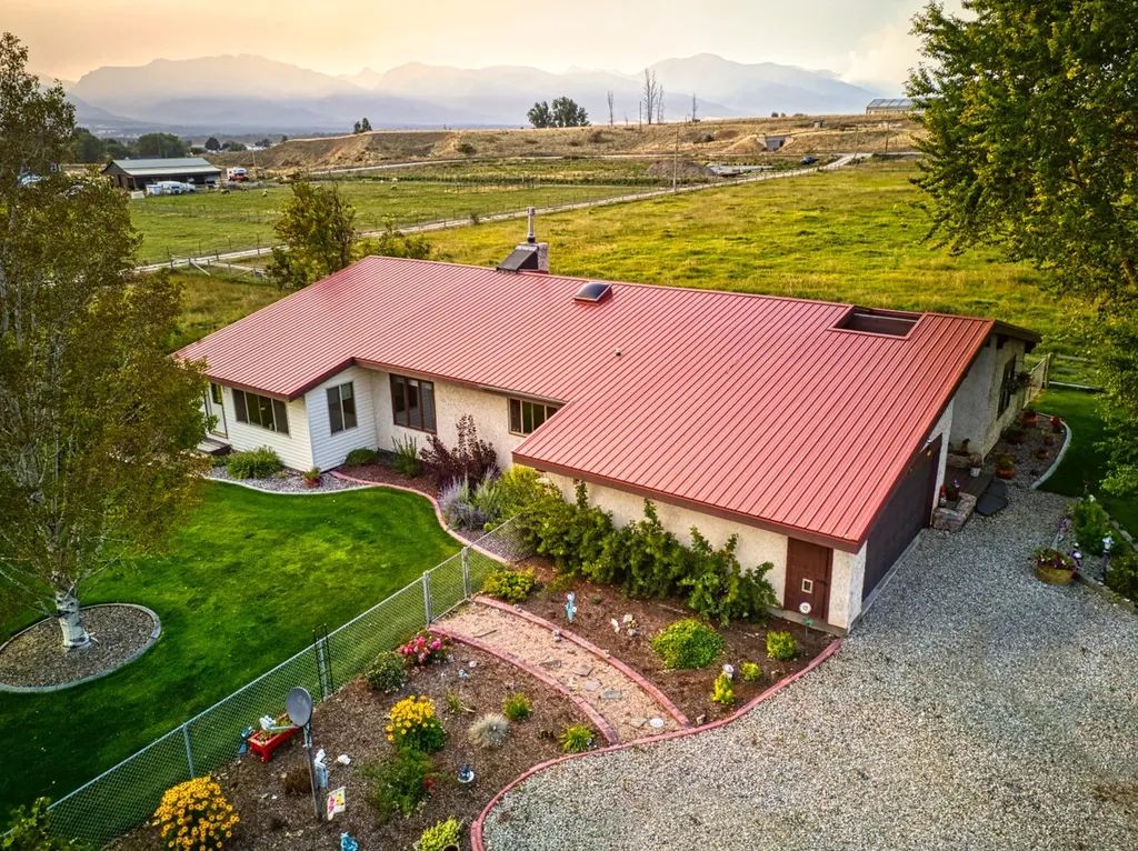 1235 Arrow Horse Lane Corvallis MT 59828