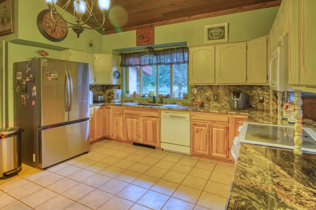 1235 Arrow Horse Lane Corvallis MT 59828