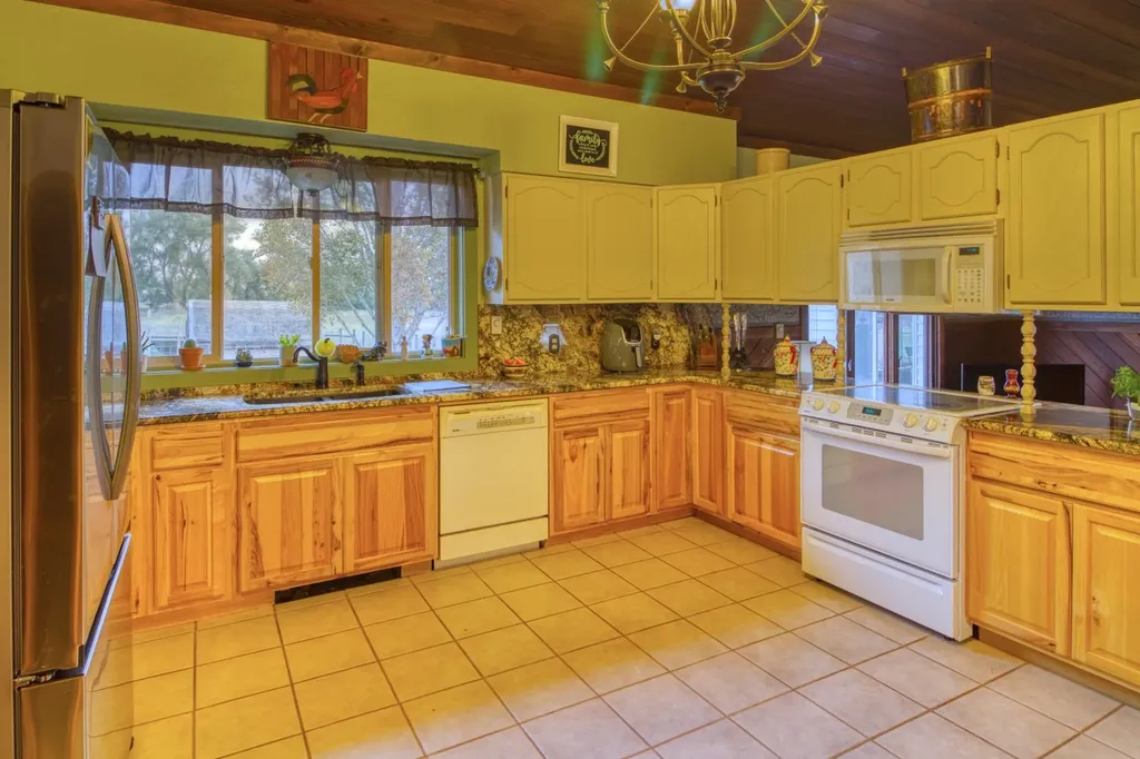 1235 Arrow Horse Lane Corvallis MT 59828