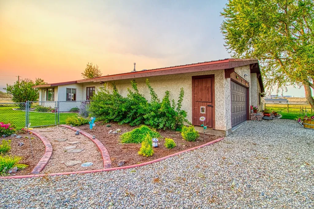 1235 Arrow Horse Lane Corvallis MT 59828