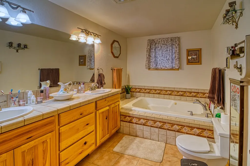 1235 Arrow Horse Lane Corvallis MT 59828