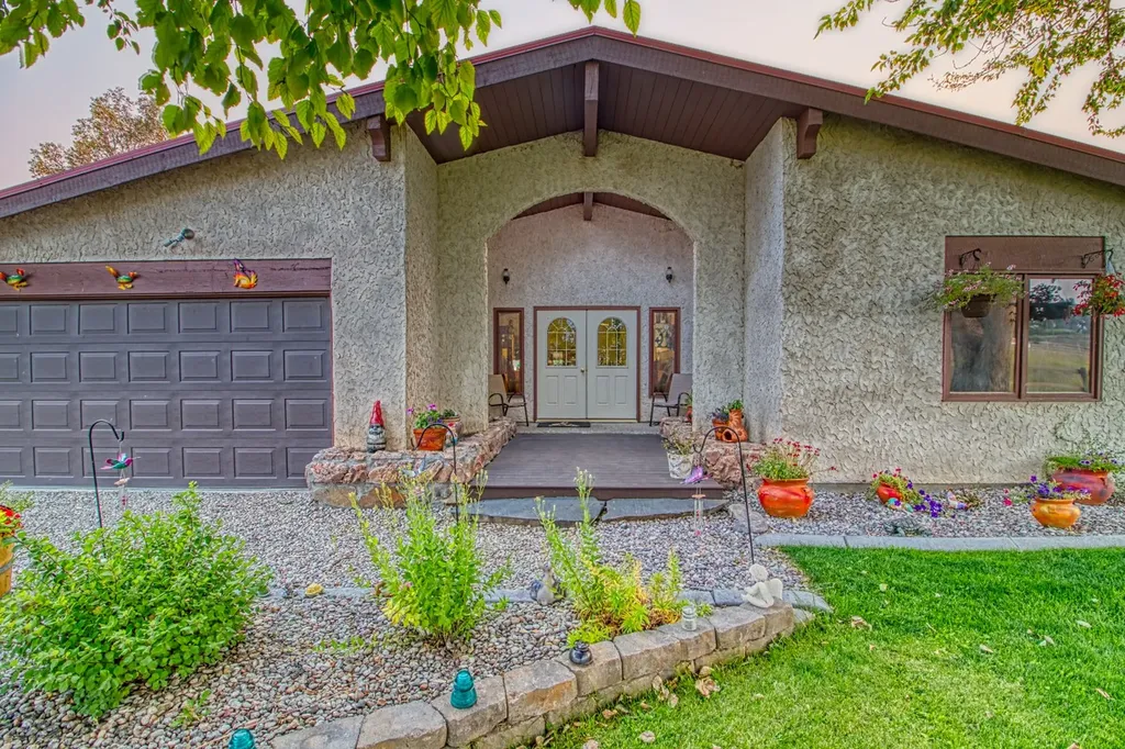 1235 Arrow Horse Lane Corvallis MT 59828