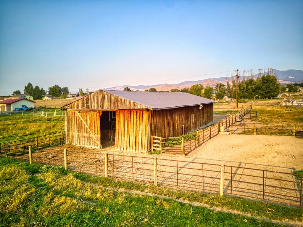 1235 Arrow Horse Lane Corvallis MT 59828