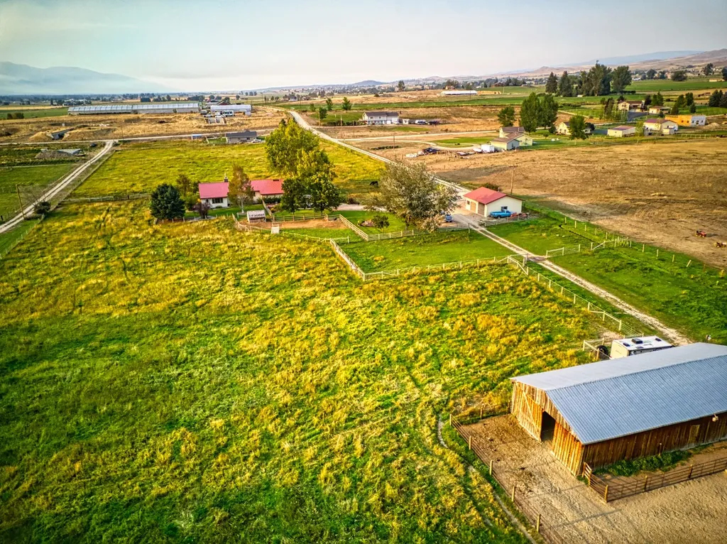 1235 Arrow Horse Lane Corvallis MT 59828
