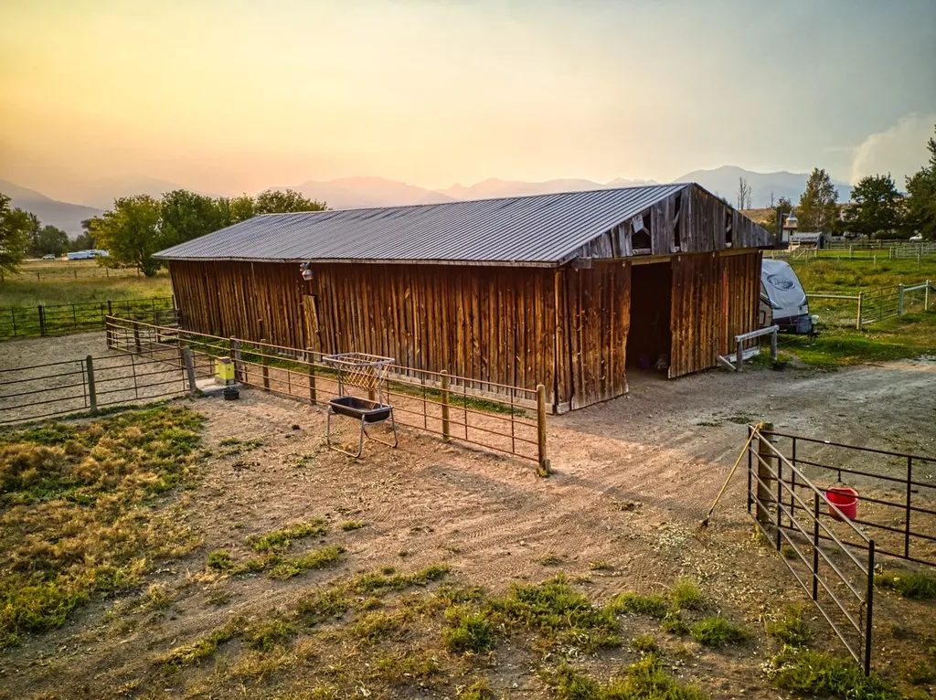 1235 Arrow Horse Lane Corvallis MT 59828