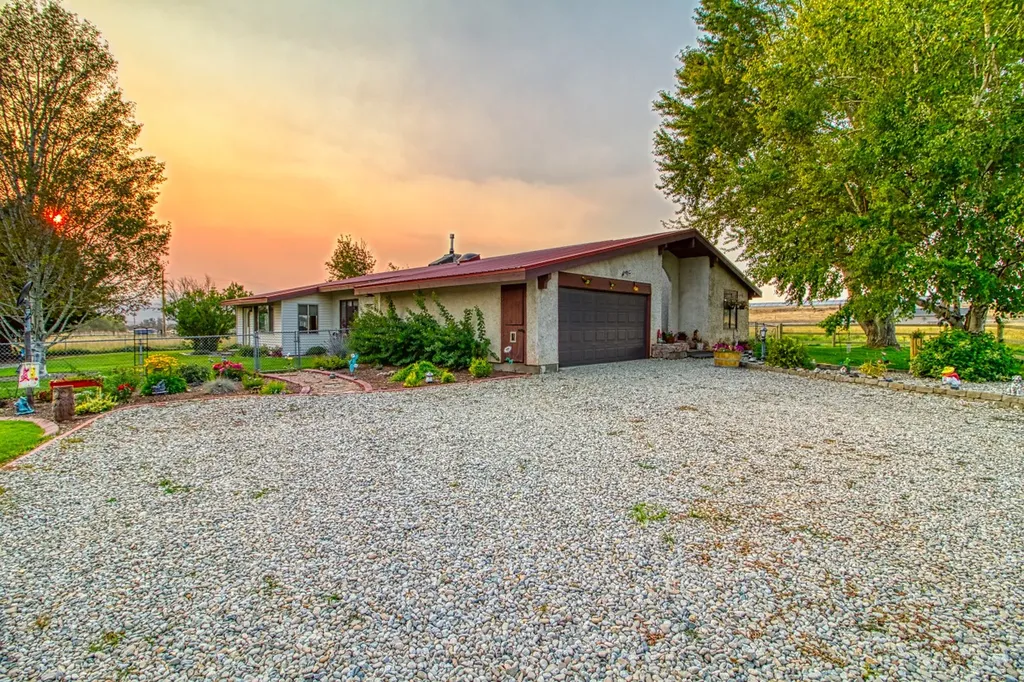 1235 Arrow Horse Lane Corvallis MT 59828