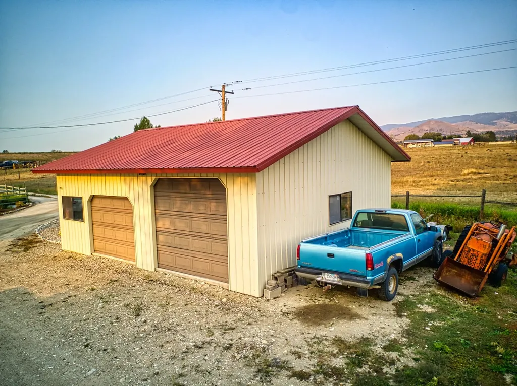 1235 Arrow Horse Lane Corvallis MT 59828