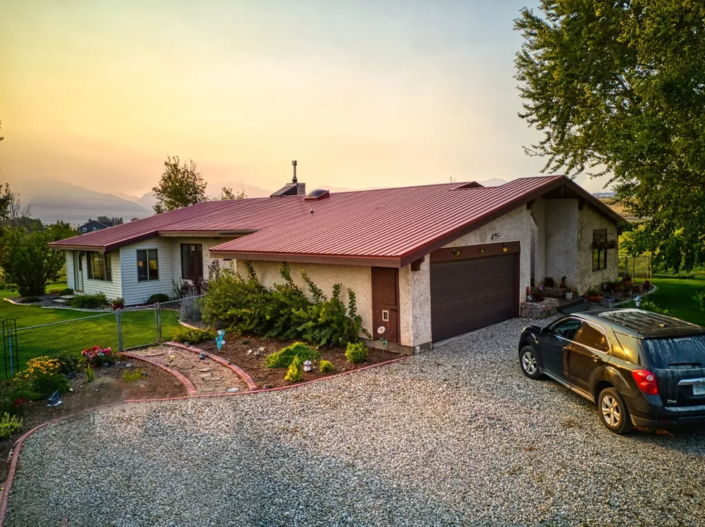 1235 Arrow Horse Lane Corvallis MT 59828