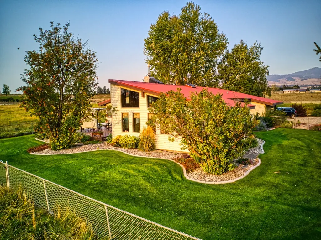 1235 Arrow Horse Lane Corvallis MT 59828