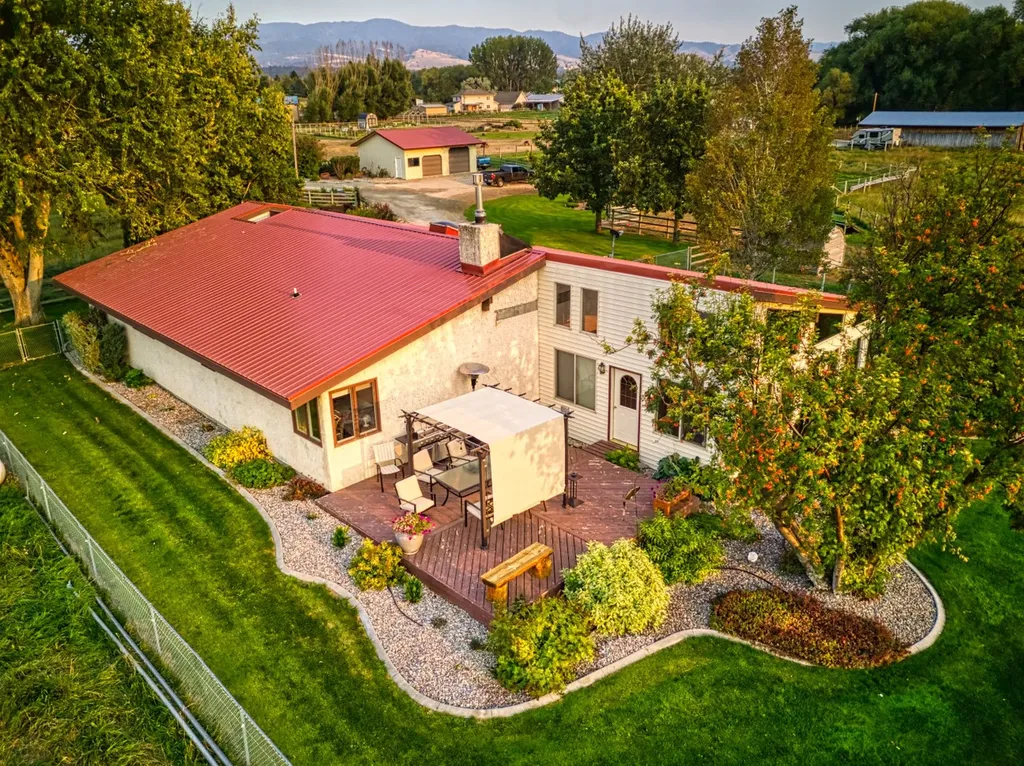 1235 Arrow Horse Lane Corvallis MT 59828