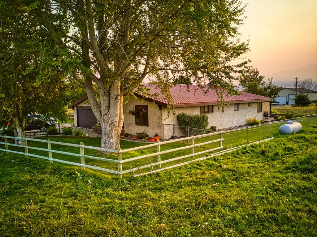 1235 Arrow Horse Lane Corvallis MT 59828