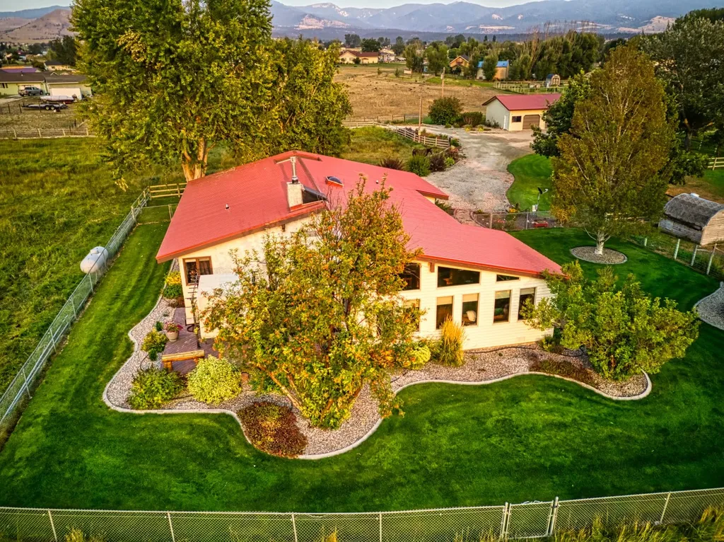 1235 Arrow Horse Lane Corvallis MT 59828