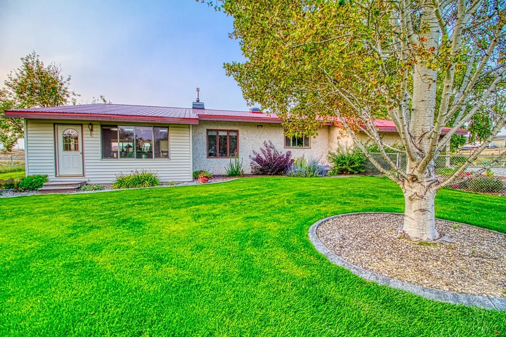 1235 Arrow Horse Lane Corvallis MT 59828