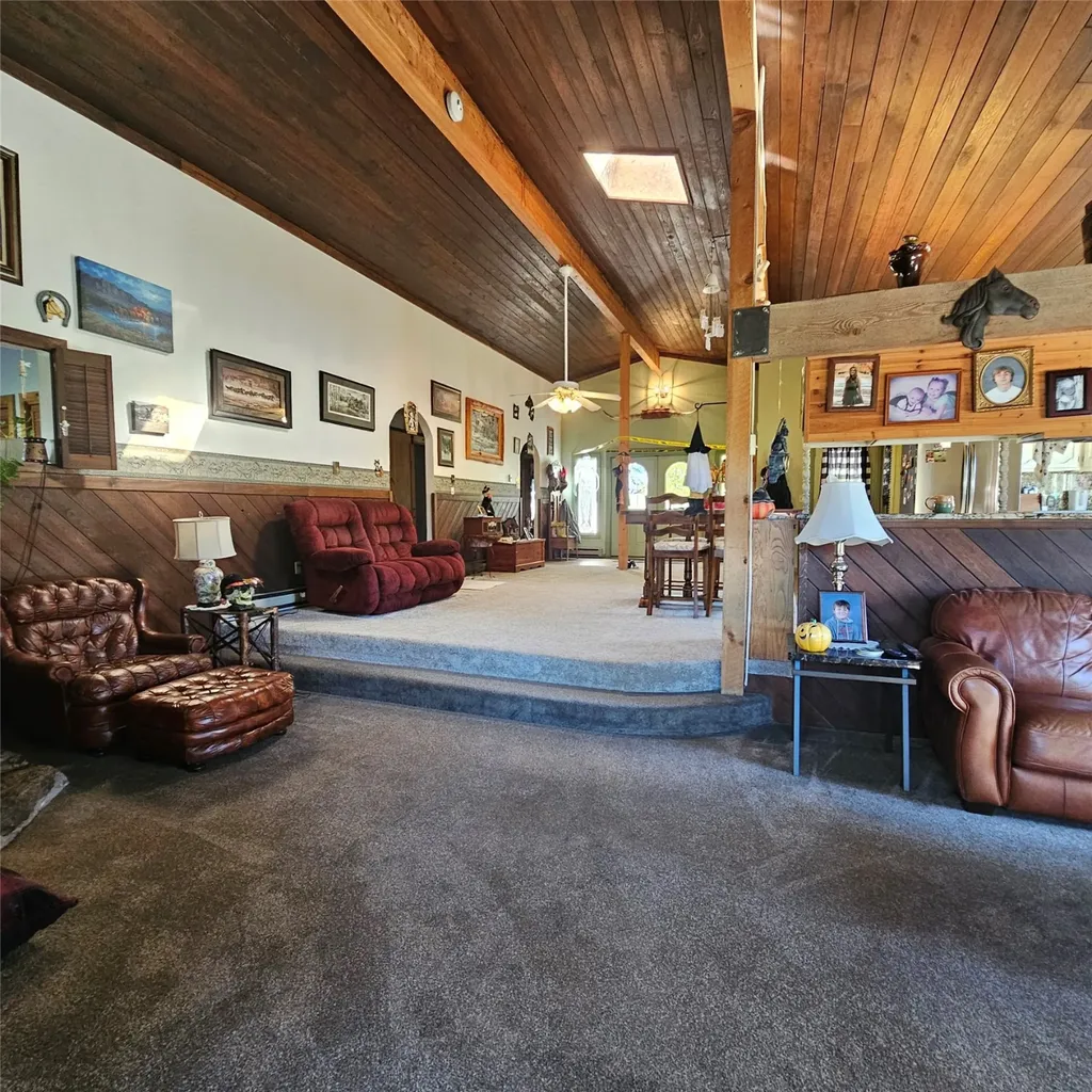 1235 Arrow Horse Lane Corvallis MT 59828
