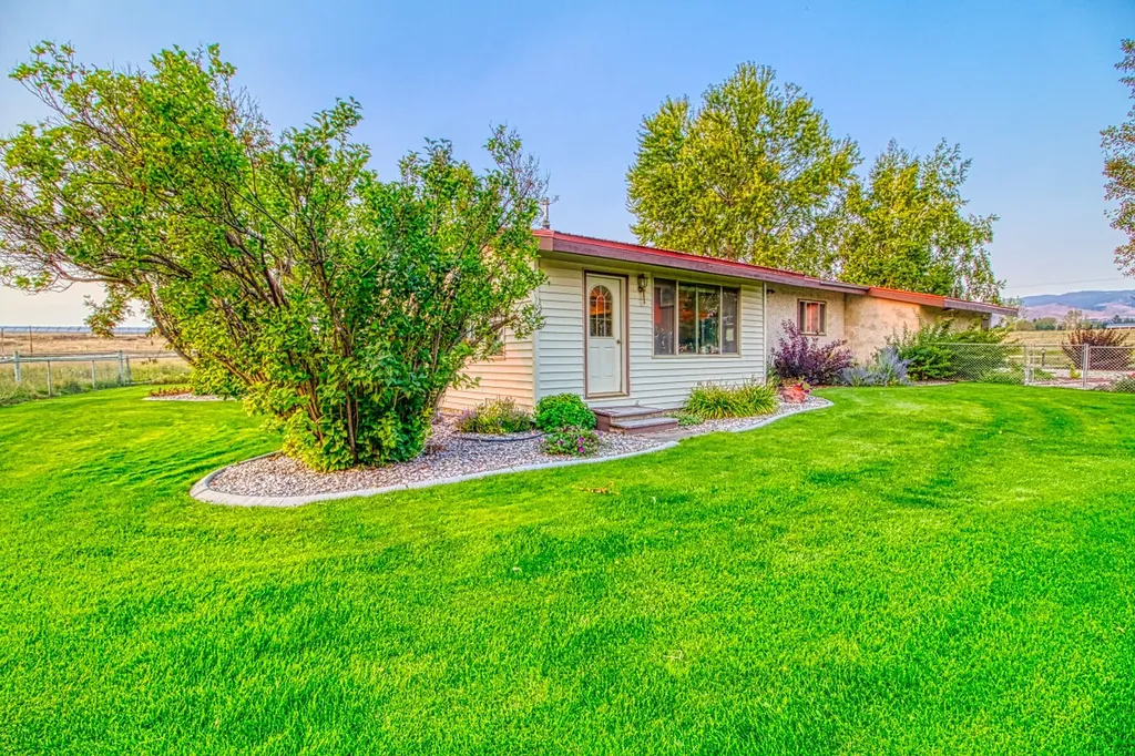 1235 Arrow Horse Lane Corvallis MT 59828