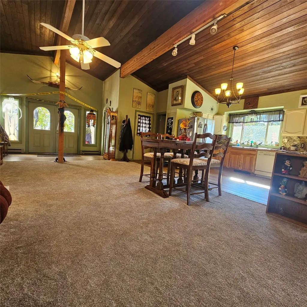 1235 Arrow Horse Lane Corvallis MT 59828