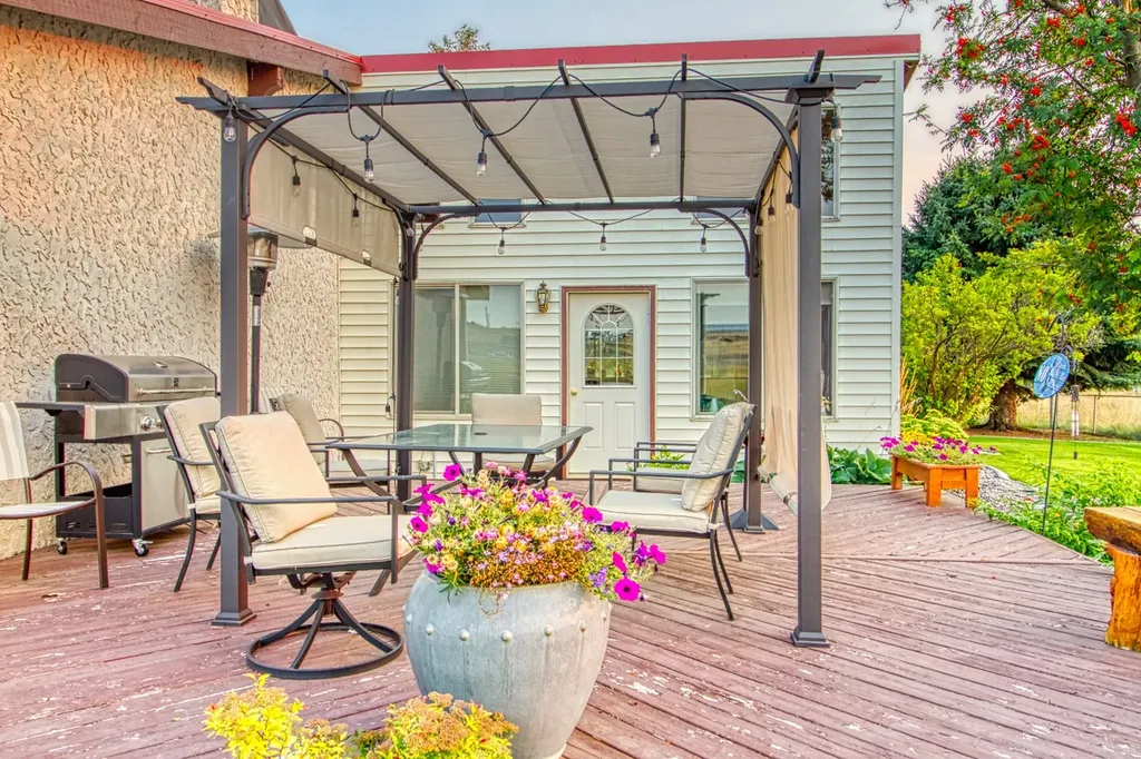 1235 Arrow Horse Lane Corvallis MT 59828