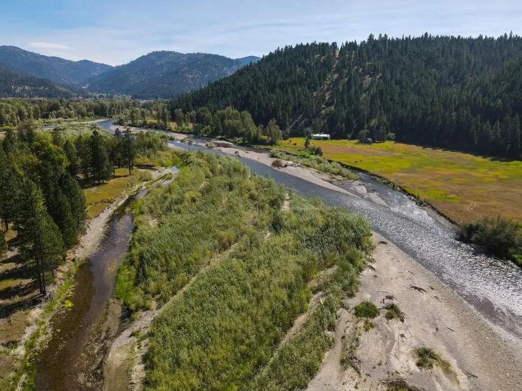 Nhn Moccasin Ridge Road Clinton MT 59825